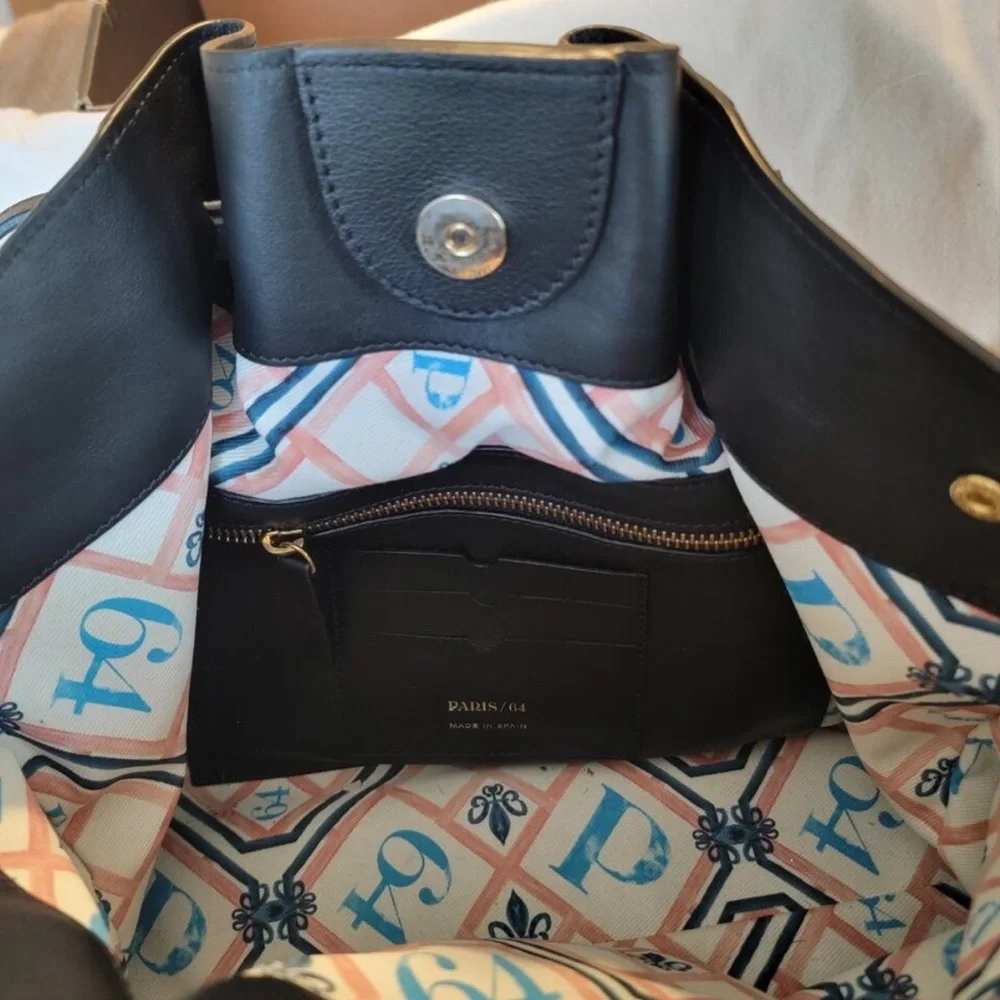 NWT Paris/64 Manhattan Bag with dust bag $570 insane deal. New! - Picture 8 of 9